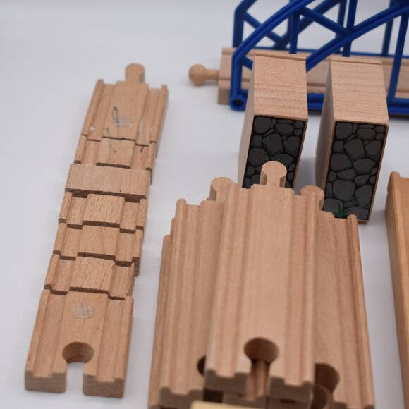 Lot of over 45 TRACK LOT Curves Ramps Straights Ascending Wooden Railway… - Picture 8 of 13